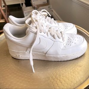 Womens low Air Force 1. Size 9